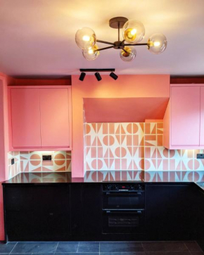 pet + kid friendly free parking v pink house!